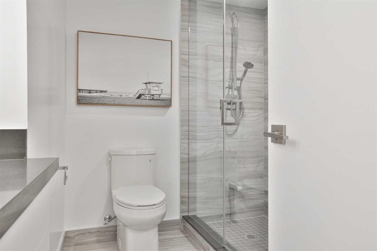 2 Bedroom Plus Den Condo Toronto Zewnętrze zdjęcie