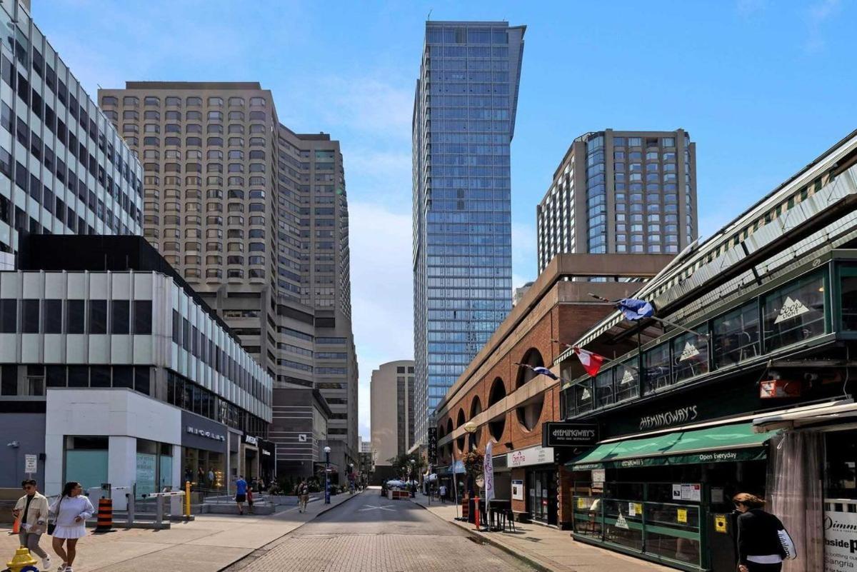 2 Bedroom Plus Den Condo Toronto Zewnętrze zdjęcie