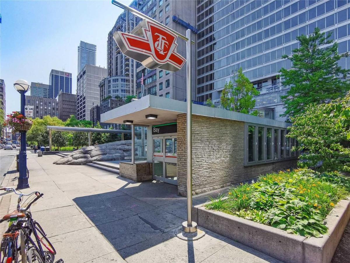 2 Bedroom Plus Den Condo Toronto Zewnętrze zdjęcie